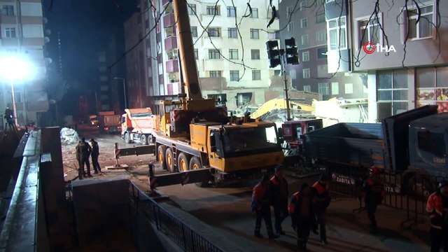 Kartal’da çöken binada enkaz kaldırma çalışmaları sürüyor