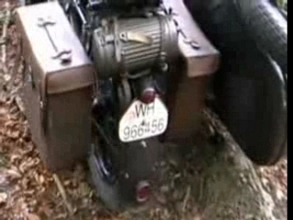 Moto BMW sidecar de la Wehrmacht 39-45 monté avec une MG34