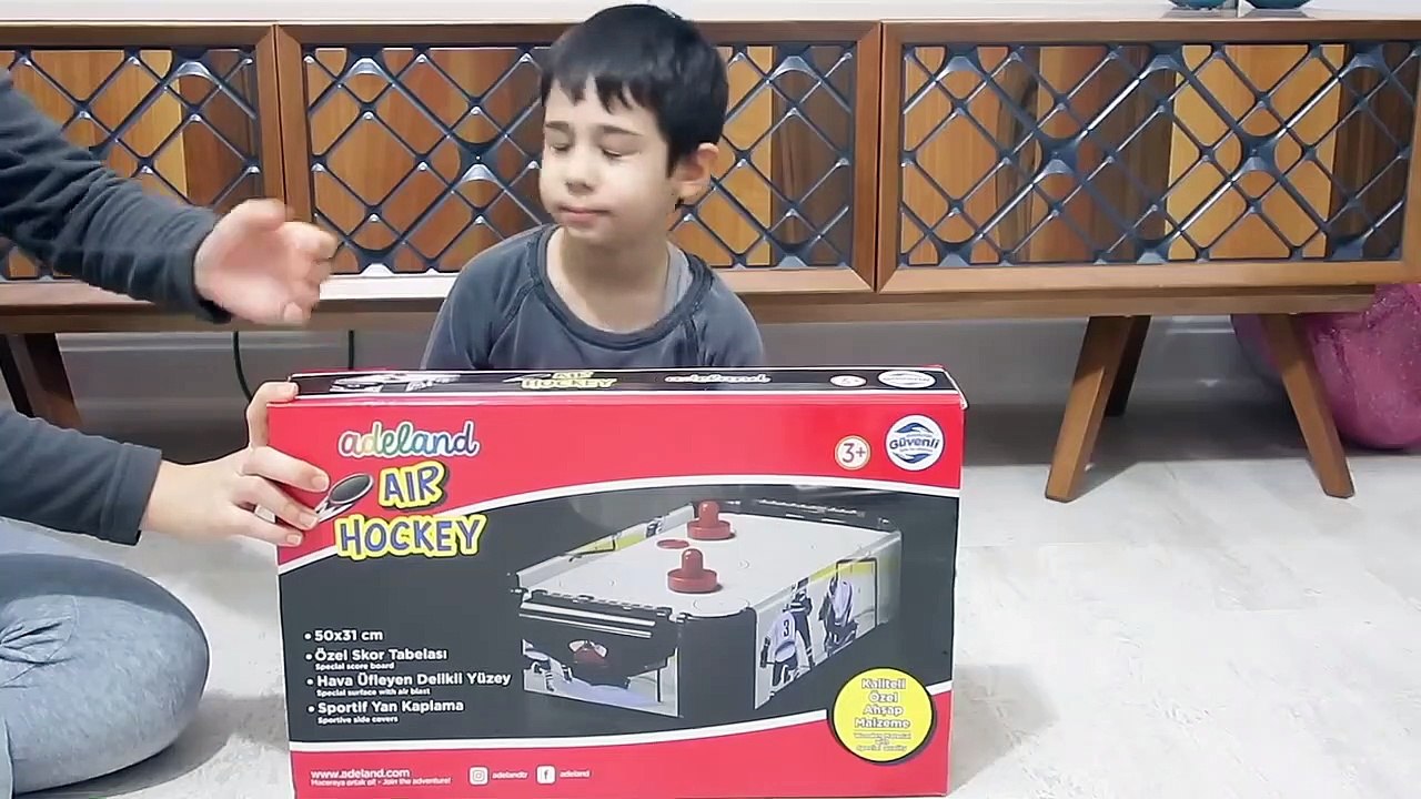 Annemizden Gizli Eve Buz Hokeyi Kurduk! Air Hokey Oynadık!!! Bidünya Oyuncak