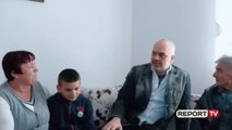 Rama viziton shtëpinë e re të familjes së varfër në Sovjan të Korçës: Një tjetër dritë e ndezur