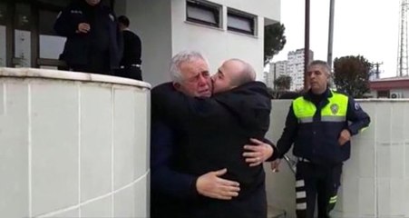 Alzheimer Hastası Baba ve Oğlunun Kavuşma Anı Yürekleri Yaktı