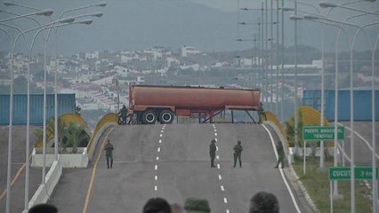 Хуан Гуайдо требует гуманитарной помощи