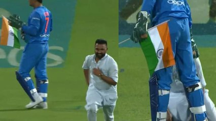 Ind vs NZ 3rd T20I: MS Dhoni's great gesture towards National Flag | वनइंडिया हिंदी