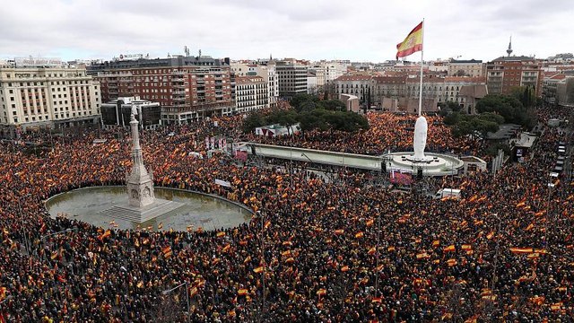 PP une-se à extrema-direita em protesto contra Pedro Sánchez