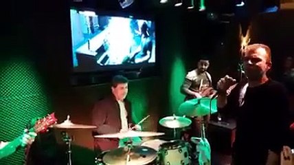 Bruno de Carvalho a tocar bateria