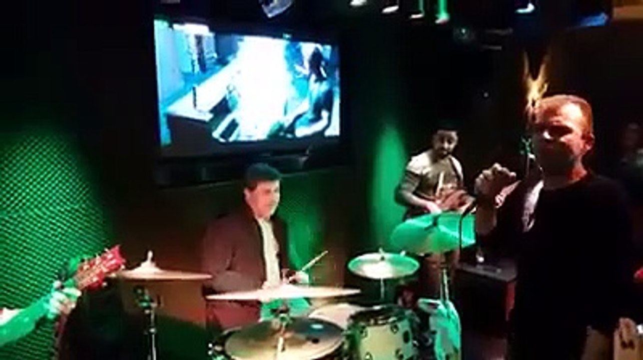 Bruno de Carvalho a tocar bateria