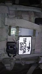 Rucksack mit Fingerabdruck Vorhängeschloss um §42a WaffG konform Einhandmesser und Schlagstöcke zu führen.