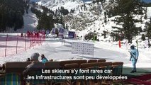 Des skieurs internationaux descendent les pistes du Pakistan