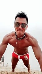 告诉我，他的大腿有多粗？.47094087