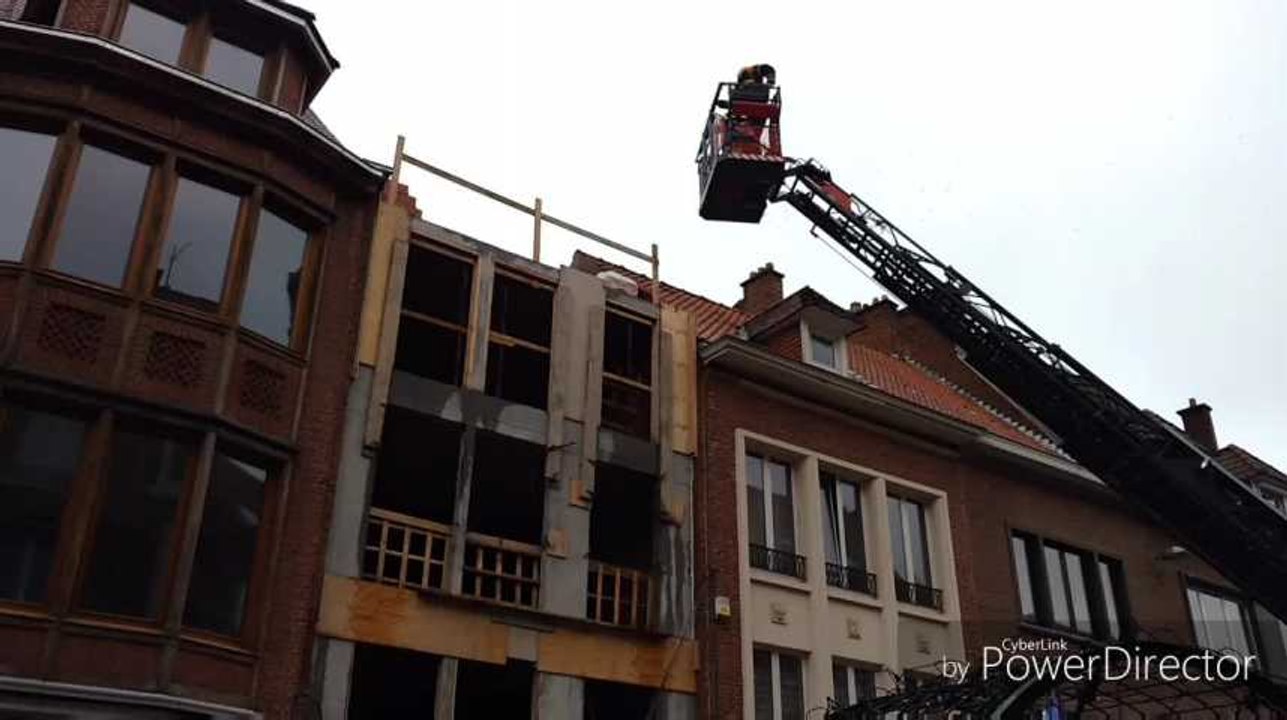 Du matériel de chantier s'envole à la rue de l'Yser à Tournai
