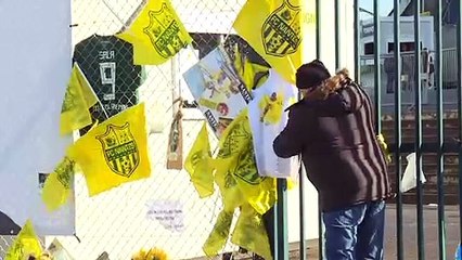 Hommage à Sala: les supporters de Nantes se recueillent