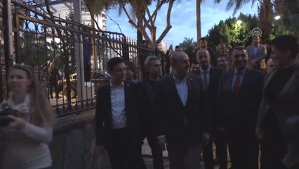 Çavuşoğlu, Alanya'da Rus Vatandaşlarla Görüştü