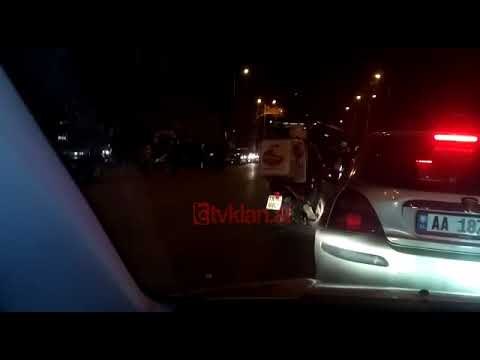 Makina perplas te moshuarin ne Tirane