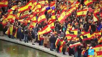 La droite et l'extrême droite espagnoles dans la rue contre Pedro Sanchez