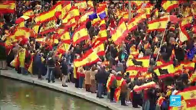 La droite et l'extrême droite espagnoles dans la rue contre Pedro Sanchez