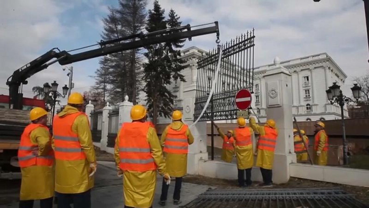 Umbenennung in Nord-Mazedonien: Skopje tauscht Schilder aus