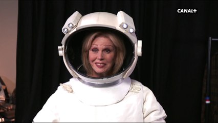 Joanna Lumley a du mal à choisir sa tenue pour présenter les BAFTA 2019