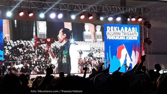 Sematkan Jaket Suara Reformasi, Alumni Trisakti Dukung Jokowi