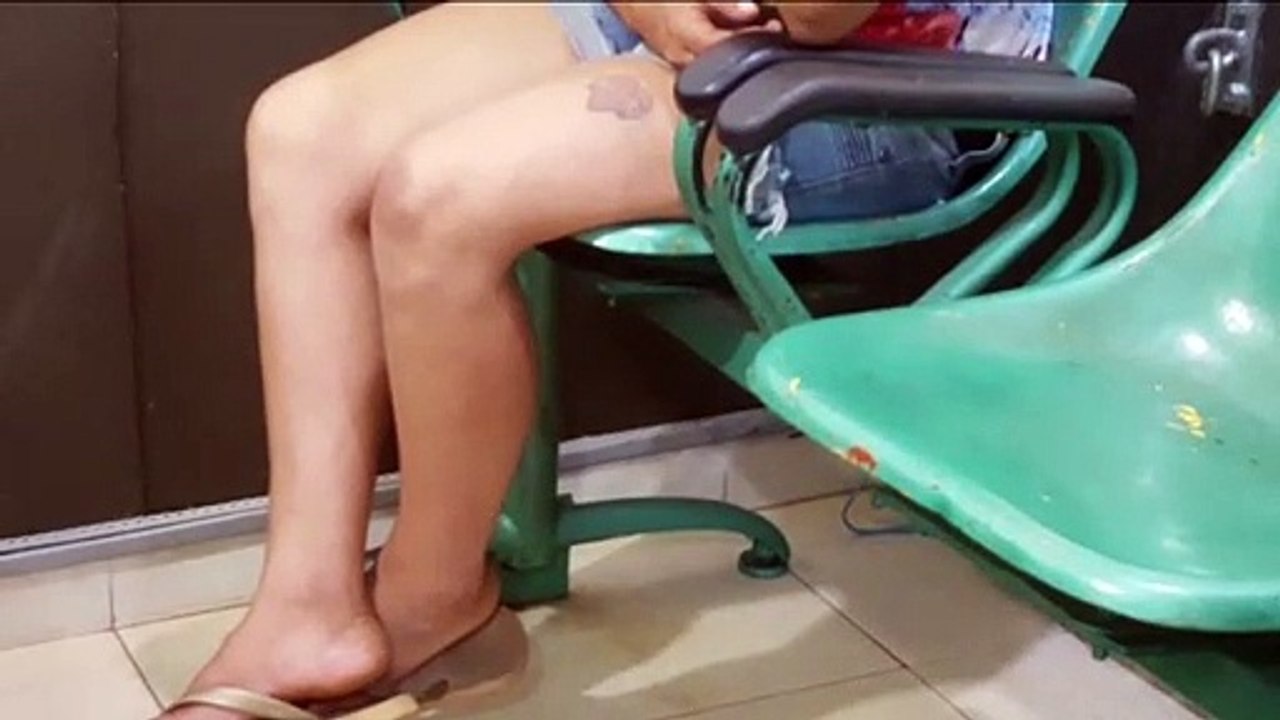 Briga de casal: mãe é detida por lesão corporal, após filha ser atingida por um balde