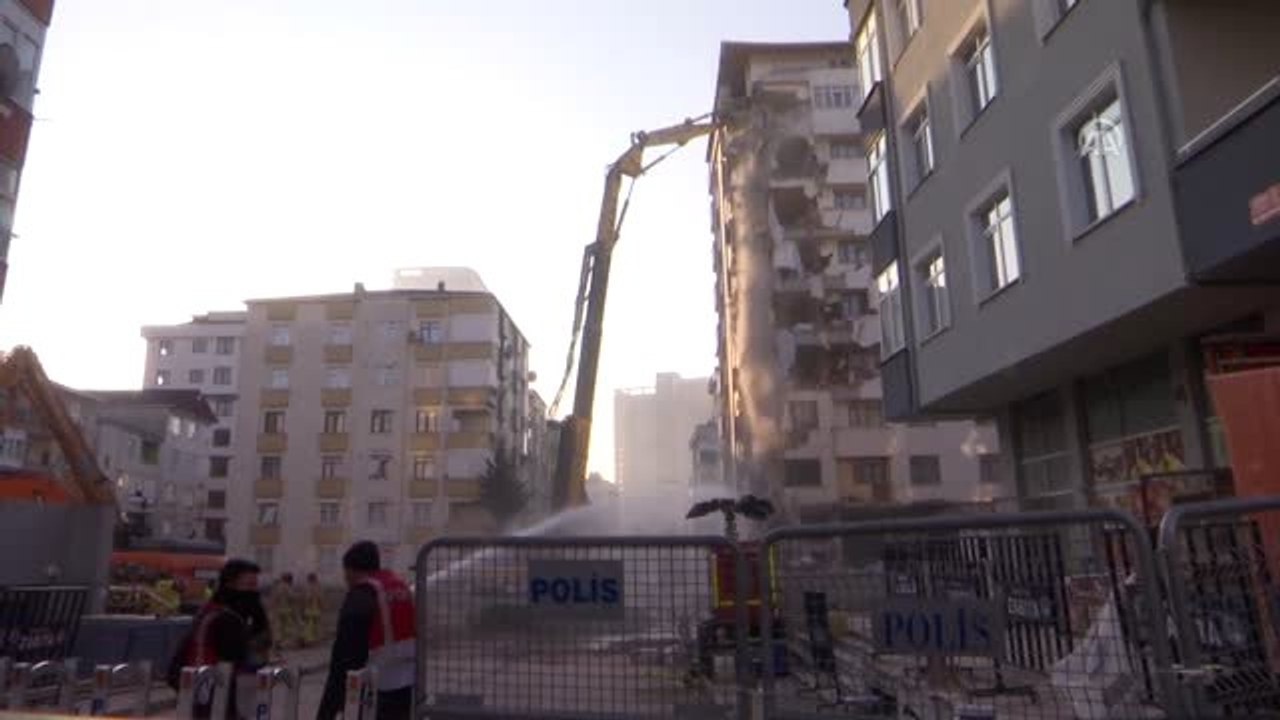 Kartal'da Riskli Binanın Yıkımı Sürüyor - İstanbul