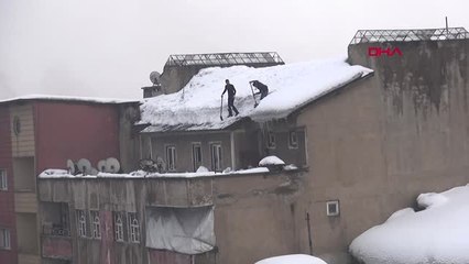 Hakkari Yüksekova'da 'Ekmek Parası' İpin Ucunda