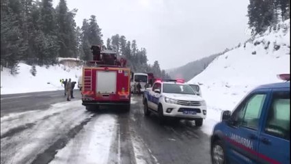 Tır ile Yolcu Midibüsü Çarpıştı