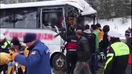 Tır ile yolcu midibüsü çarpıştı - KARS