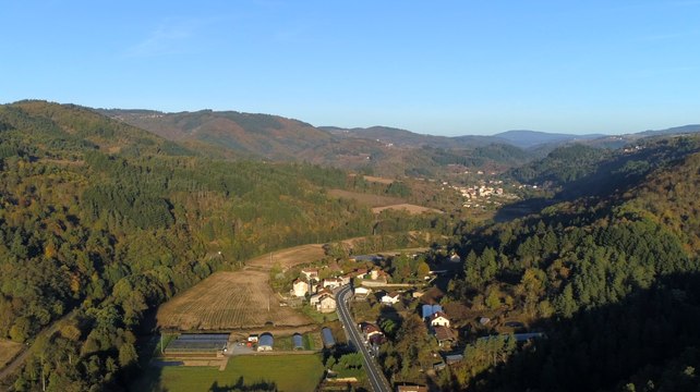 Les Débats-Rivière-d'Orpra, l'Hôpital-sous-Rochefort, Saint-Laurent-Rochefort : vivre et rêver au coeur de la région Auvergne-Rhône-Alpes