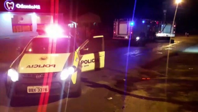 Corpo de Bombeiros é mobilizado para combater incêndio em depósito no Brasmadeira