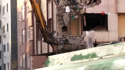 Kartal'da tahliye edilen Yunus apartmanının yıkımına yeniden başlandı