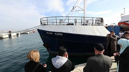 Video herunterladen: Video: İnsani yardım gemisine Alan Kurdi'nin ismi verildi