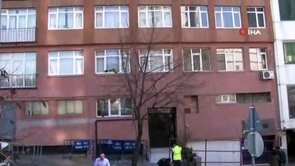 Şişli'de yıkılma tehlikesi nedeniyle boşaltılan binanın çevresinde önlem alındı