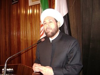 مفتي الأسد يطالب بقتل وطرد الفلسطينيين وثائر مسن يحتفل على طريقته بتحرير جسر الشغور - هنا سوريا