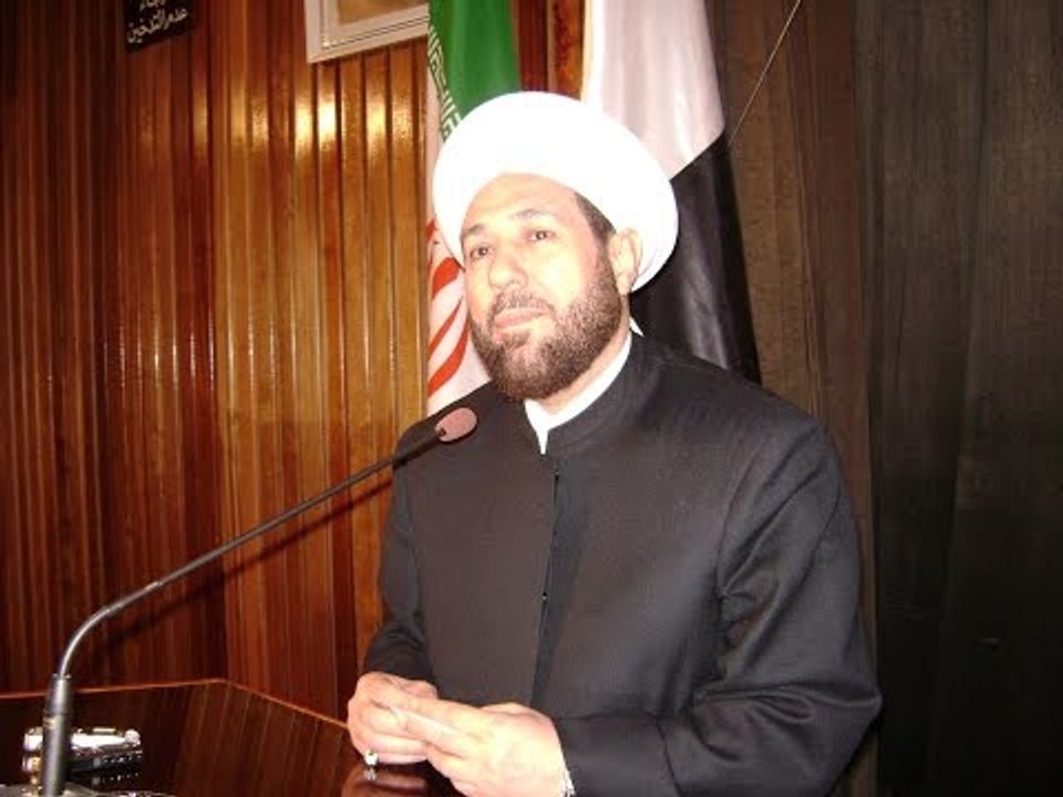 مفتي الأسد يطالب بقتل وطرد الفلسطينيين وثائر مسن يحتفل على طريقته بتحرير جسر الشغور - هنا سوريا