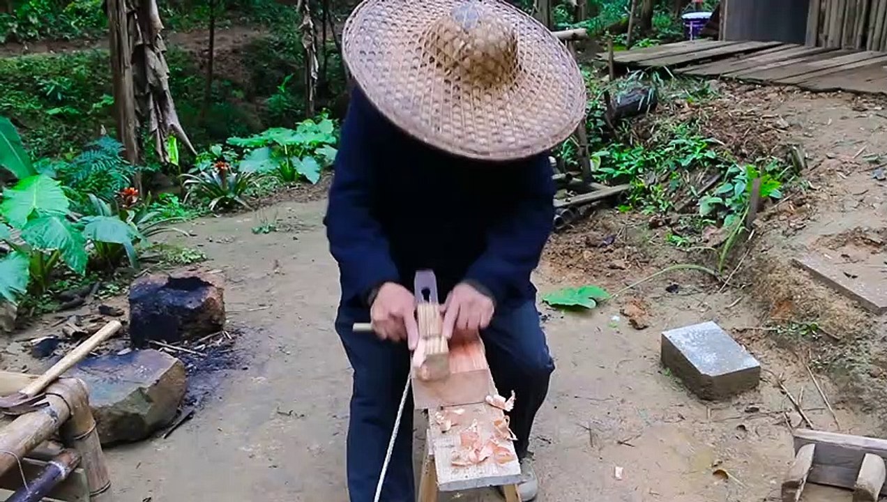 The grandfather reproduces the legendary millennium Luban stool, which is endless and powerful.