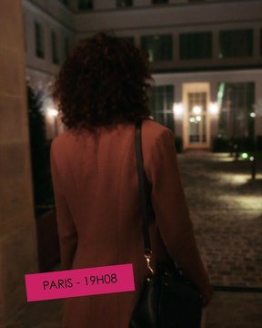 Flora Coquerel teste le nouveau rouge à lèvres L'Absolu Mademoiselle Shine de Lancôme