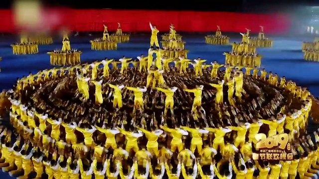 Nouvel an chinois : 20 000 adolescents pour un spectacle d'arts martiaux grandiose