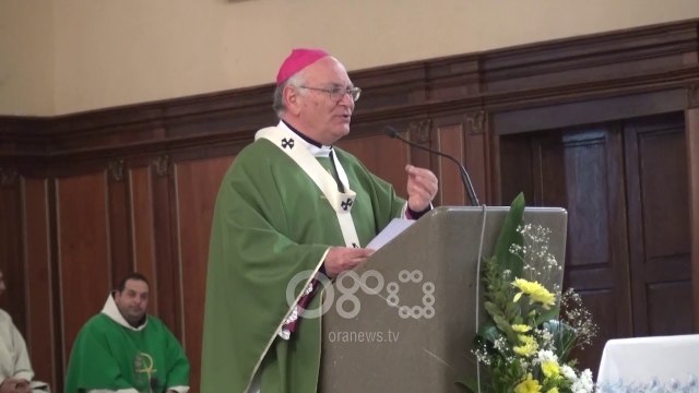 Ora News - Apeli i Arqipeshkvit të Shkodrës: Mjekët mos largohen nga Shqipëria