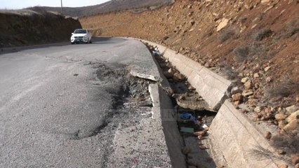 Rruga me pengesa në Bulqizë - Top Channel Albania - News - Lajme