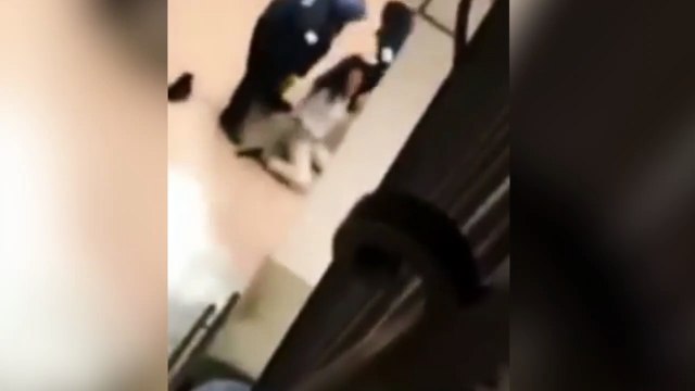 Policías disparan pistola eléctrica a alumna en Estados Unidos