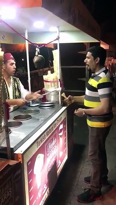Maraş Dondurmacısını Kendi Silahıyla Vurup, Tüm Turistlerin İntikamını Alan Adam