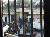 حمص.. مدير السجن المركزي يهدّد بمذبحة والمعتقلون يناشدون! #هنا_سوريا