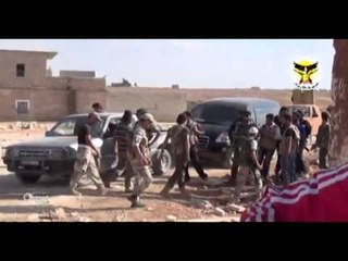 Hêzên Demoqratîk Li pêş deriyê balefixaneya Minix ya leşkerî ne