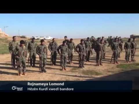 Hêzên Demoqratîk Li pêş deriyê balefixaneya Minix ya leşkerî ne