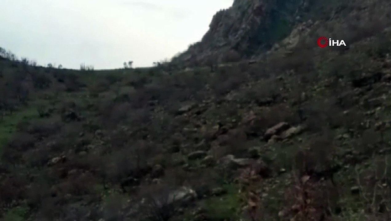 Mardin’de teröristlere ait sığınak ve barınaklar imha edildi