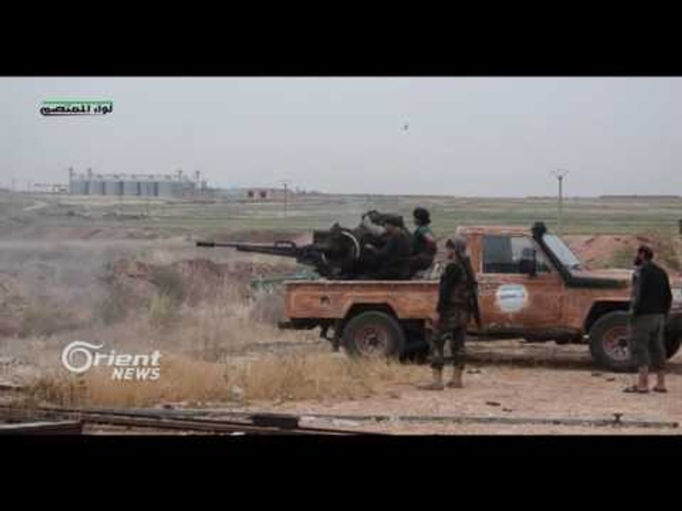 Li Gundewarê Hemayê Artêşa Azad balefirxaneya leşkerî topbaran dike