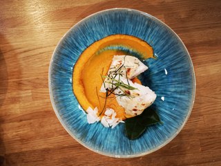 Poulet yaourt et feuille de kaffir, purée de patate douce