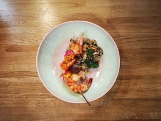 Brochettes épicées de crevettes et ananas