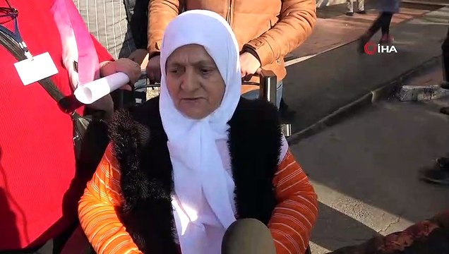 Kartal'da enkaz altından beş saat sonra çıkarılan Adile Oral yaşadıklarını İHA'ya anlattı