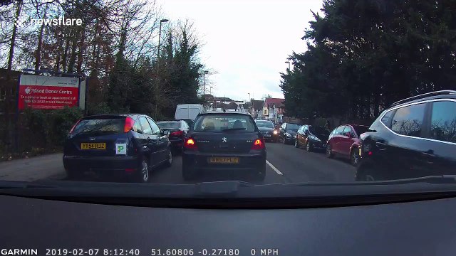 'Smart car, dumb driver'? Tiny car parks horizontally holding up traffic in London